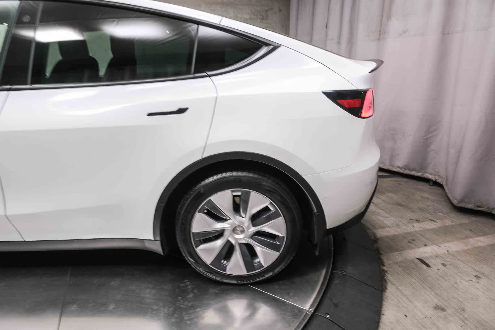 Used 2022 Tesla Model Y Long Range AWD/4WD image 8