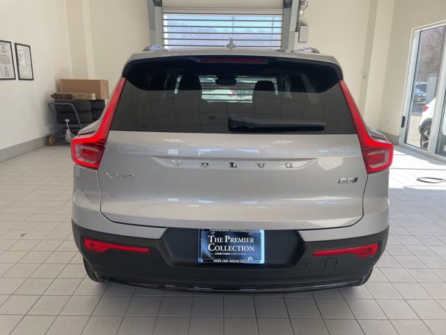 Certified 2025 Volvo XC40 B5 Plus image 3