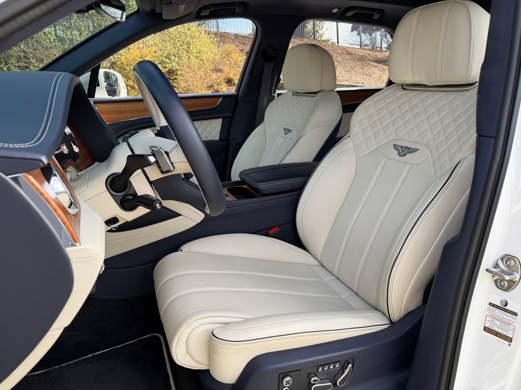 Used 2023 Bentley Bentayga image 16