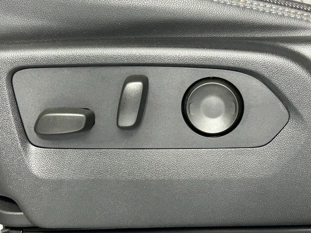 Used 2024 Chevrolet Silverado 2500 High Country w/ High Country Premium Package AWD/4WD image 34