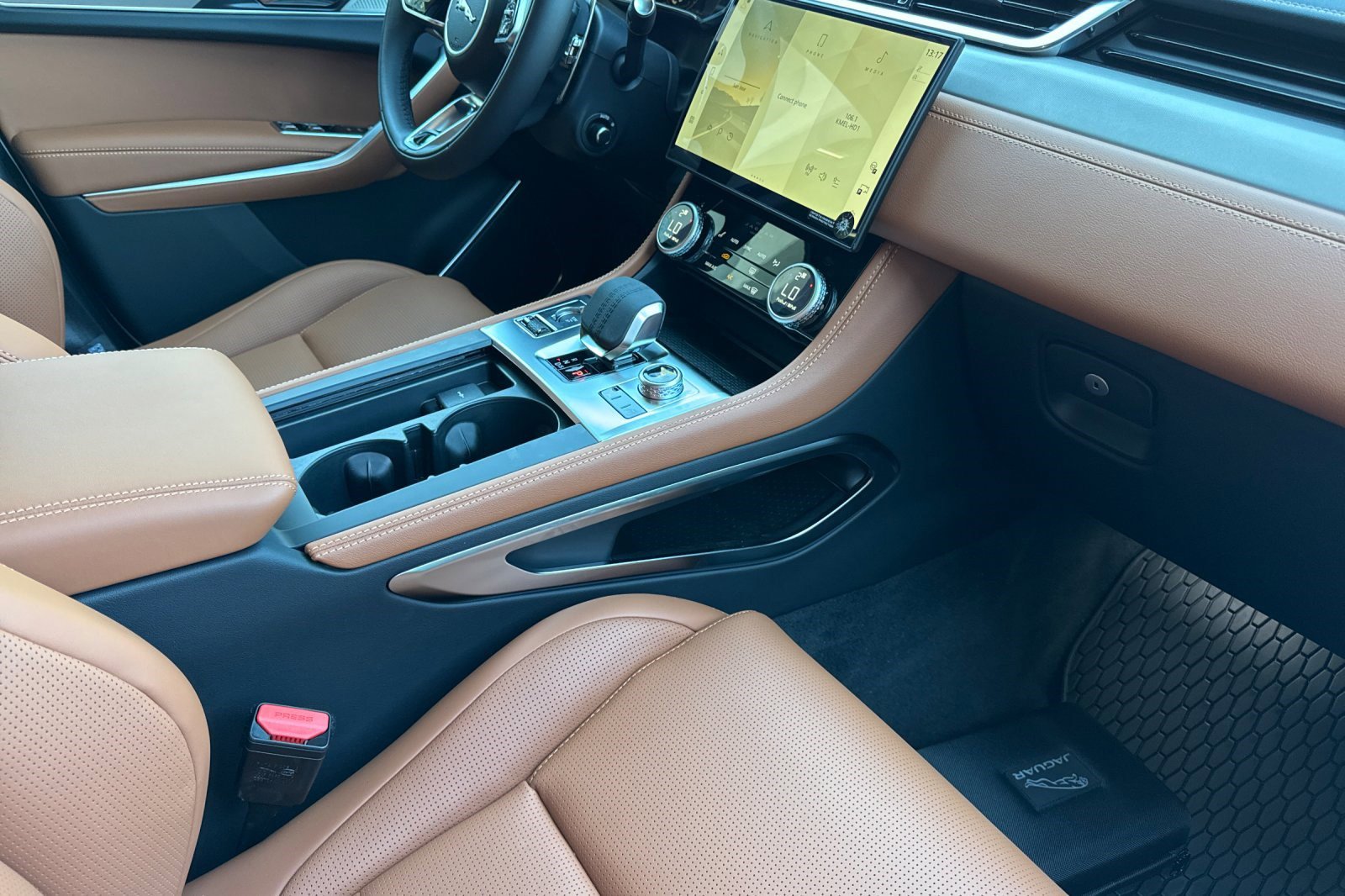 New 2026 Jaguar F-PACE R-Dynamic S image 27