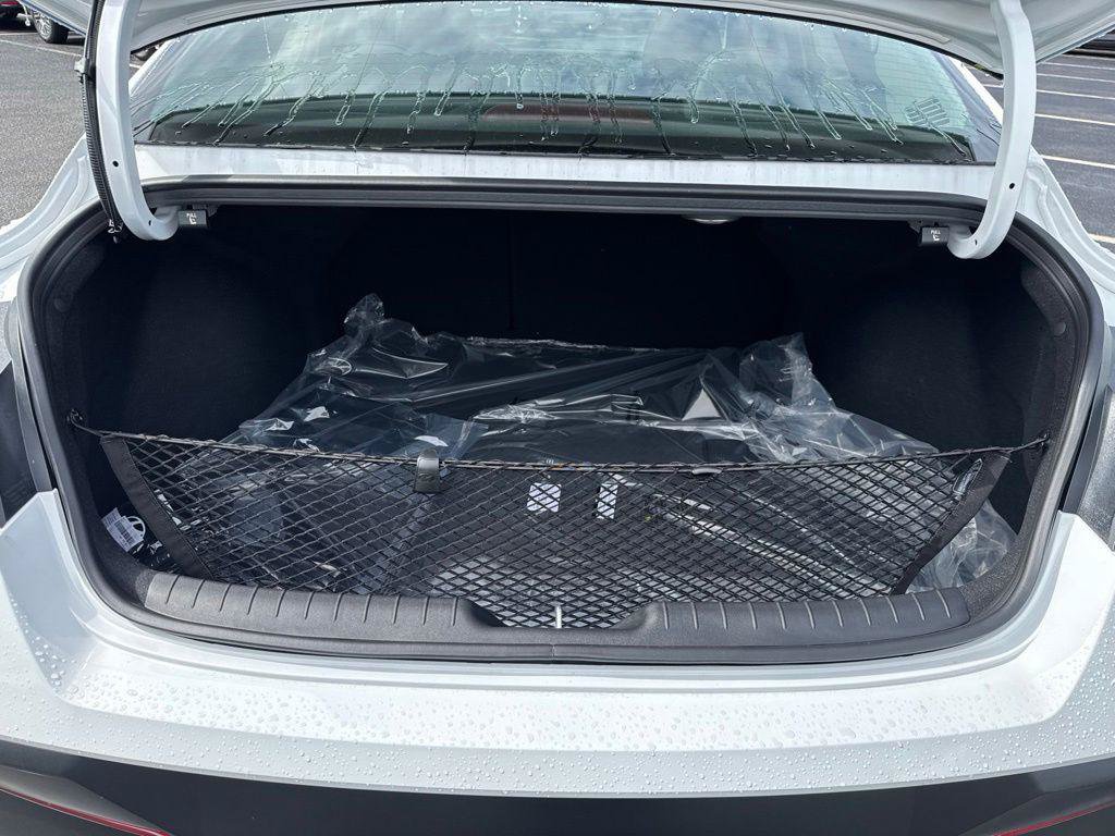 New 2026 Hyundai Elantra Limited FWD image 8