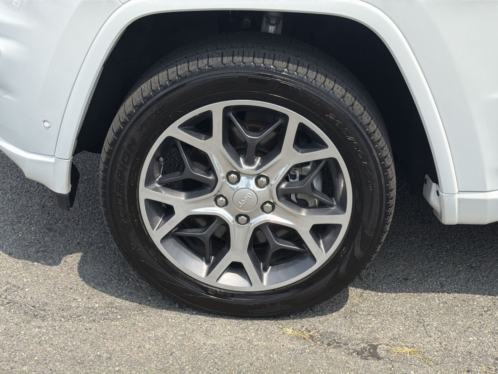 Used 2019 Jeep Grand Cherokee Overland AWD/4WD image 12