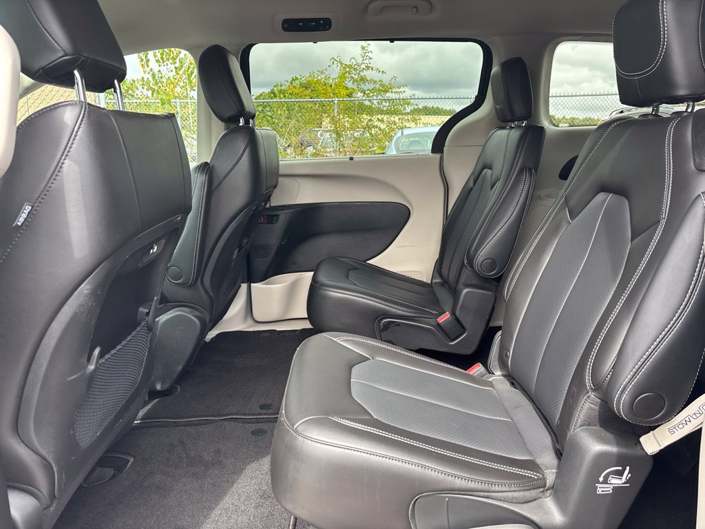Used 2023 Chrysler Pacifica Touring-L AWD/4WD image 26
