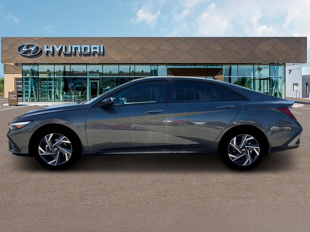 New 2025 Hyundai Elantra SEL image 3