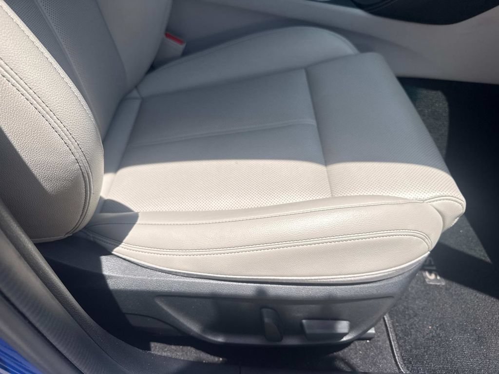 Used 2022 Genesis G70 2.0T RWD image 13