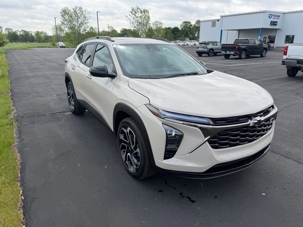 New 2026 Chevrolet Trax RS w/ Sunroof Package FWD image 3