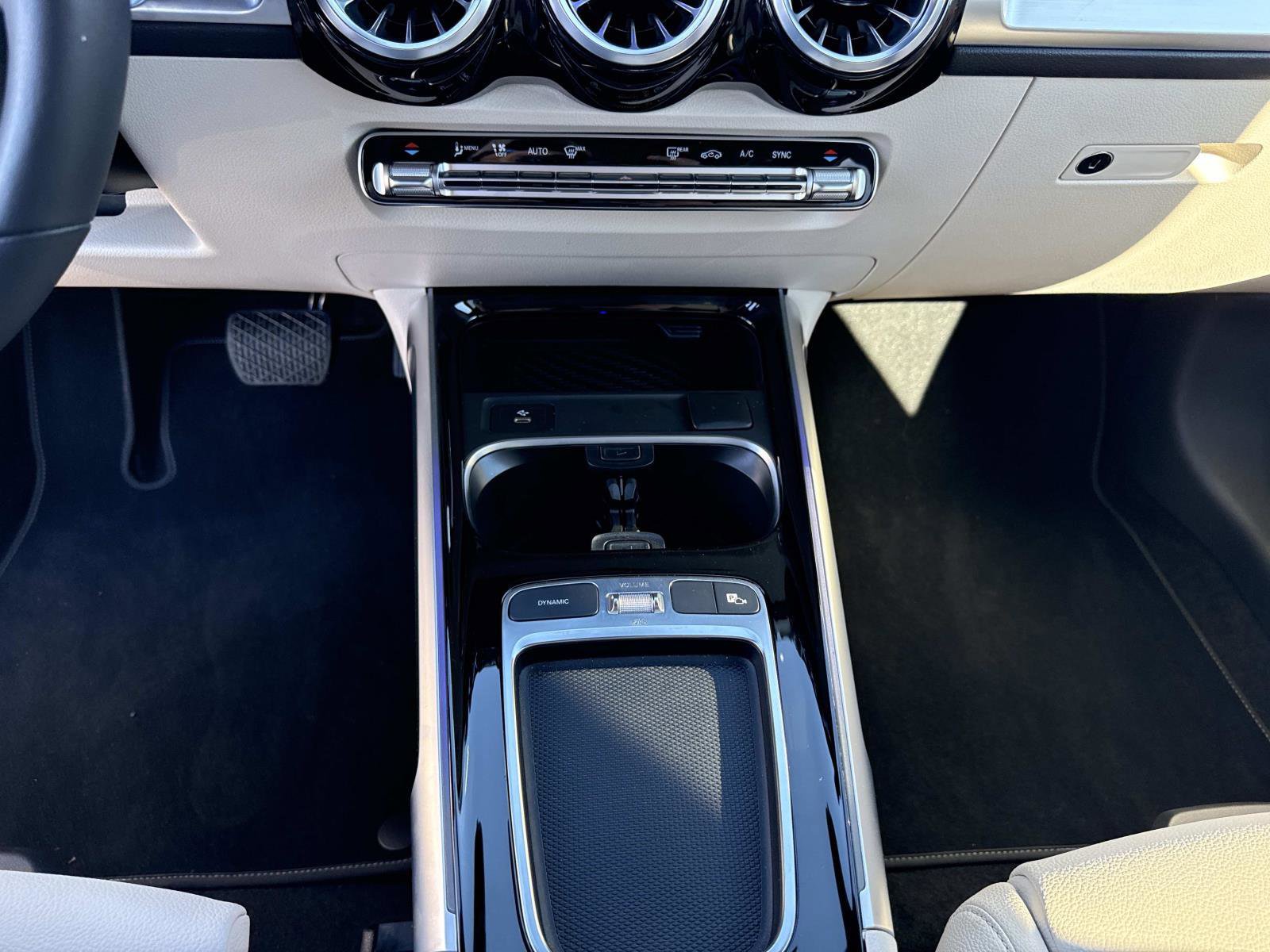 Used 2025 Mercedes-Benz GLB 250 image 27