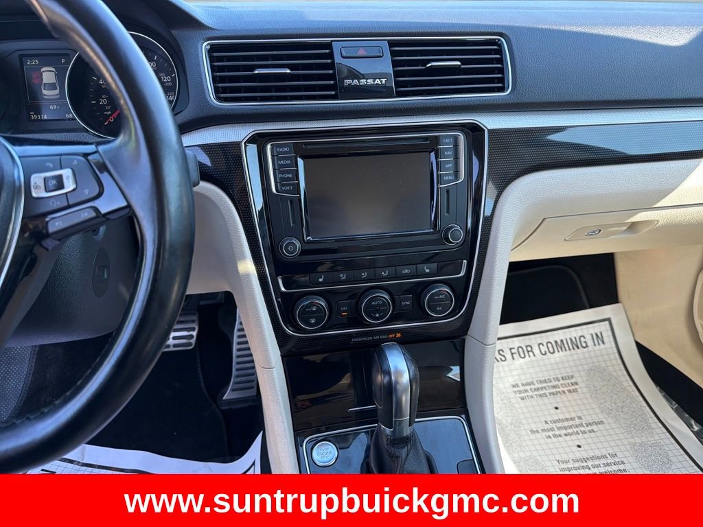 Used 2019 Volkswagen Passat 2.0T SE R-Line image 16