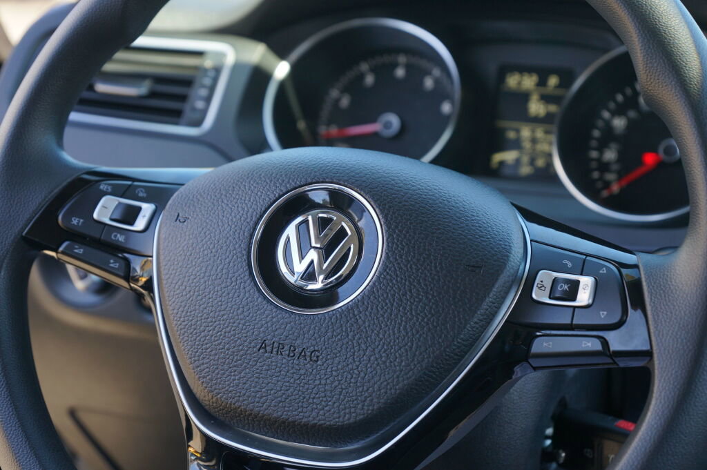 Used 2017 Volkswagen Jetta S w/ Jetta S Cold Weather Package image 16