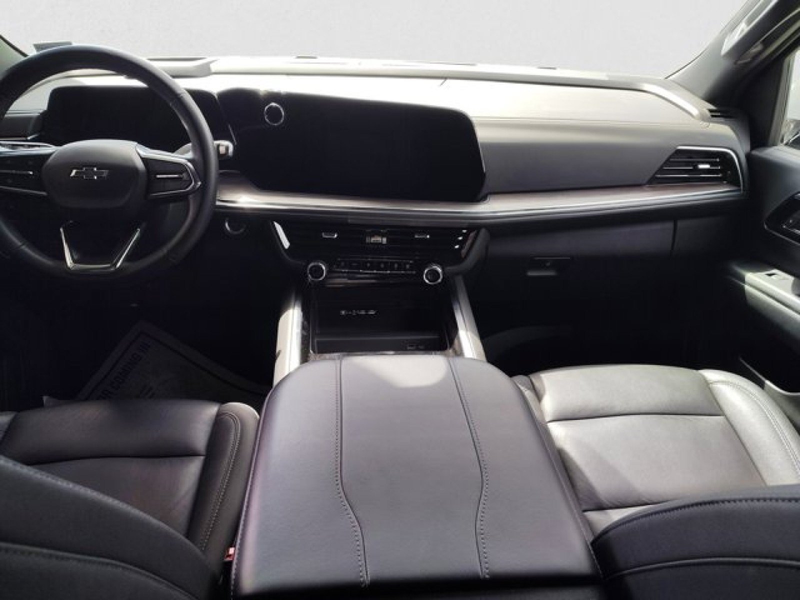 Used 2025 Chevrolet Suburban Z71 AWD/4WD image 12