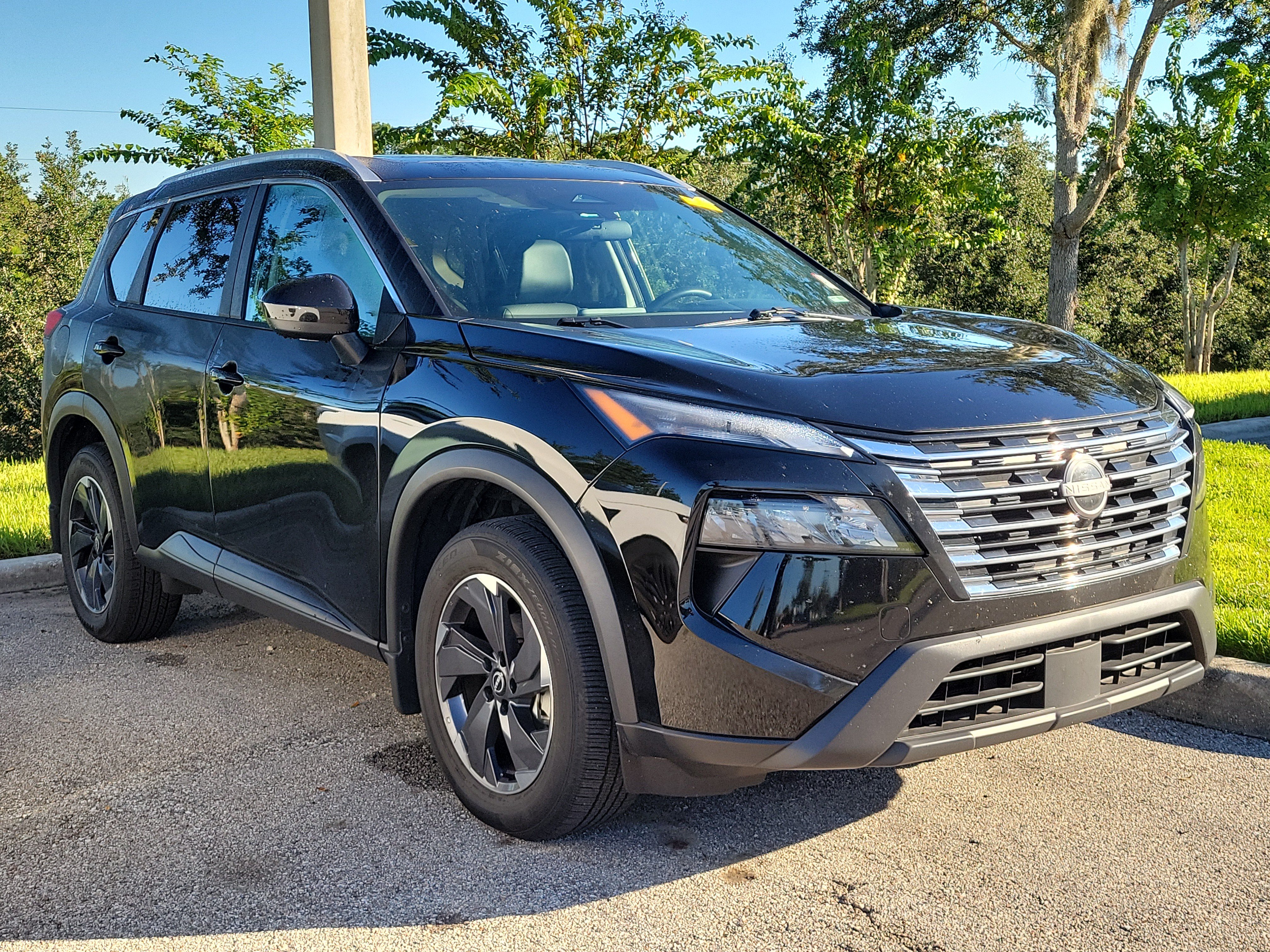 Certified 2025 Nissan Rogue SV w/ SV Premium Package FWD image 2