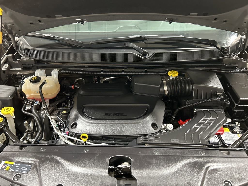 Used 2025 Chrysler Pacifica Limited image 26