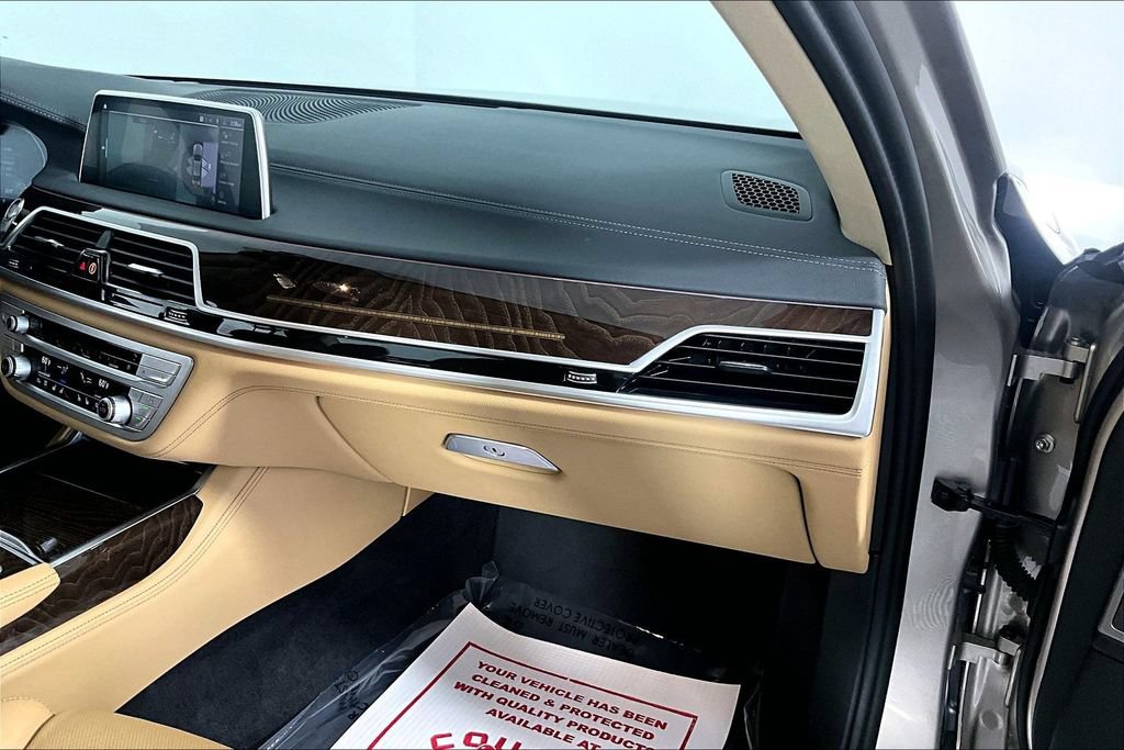 Used 2022 BMW 750Li xDrive AWD/4WD image 16