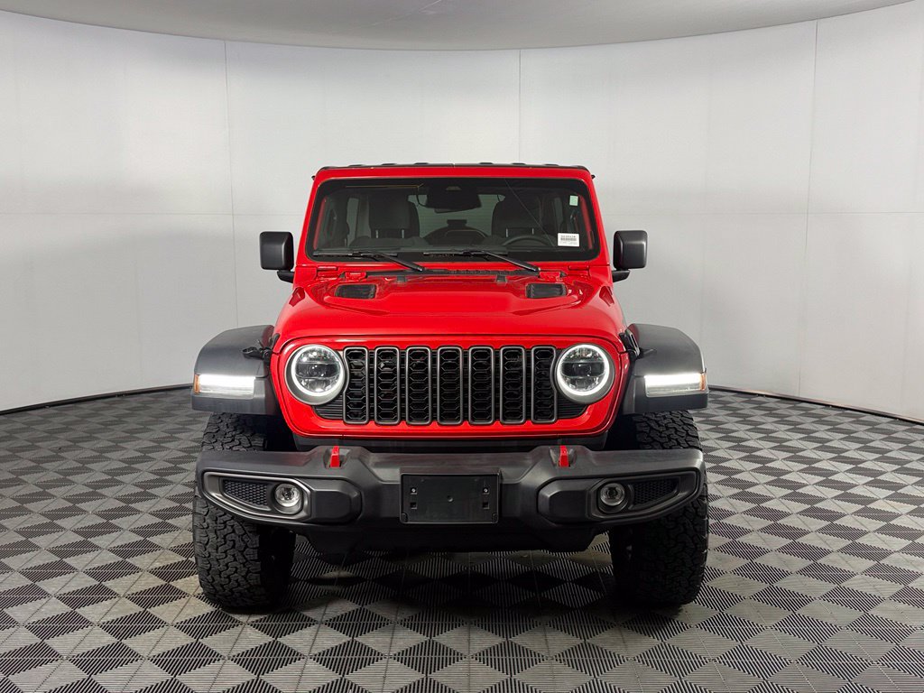 Used 2025 Jeep Wrangler Unlimited Rubicon w/ Convenience Group AWD/4WD image 2