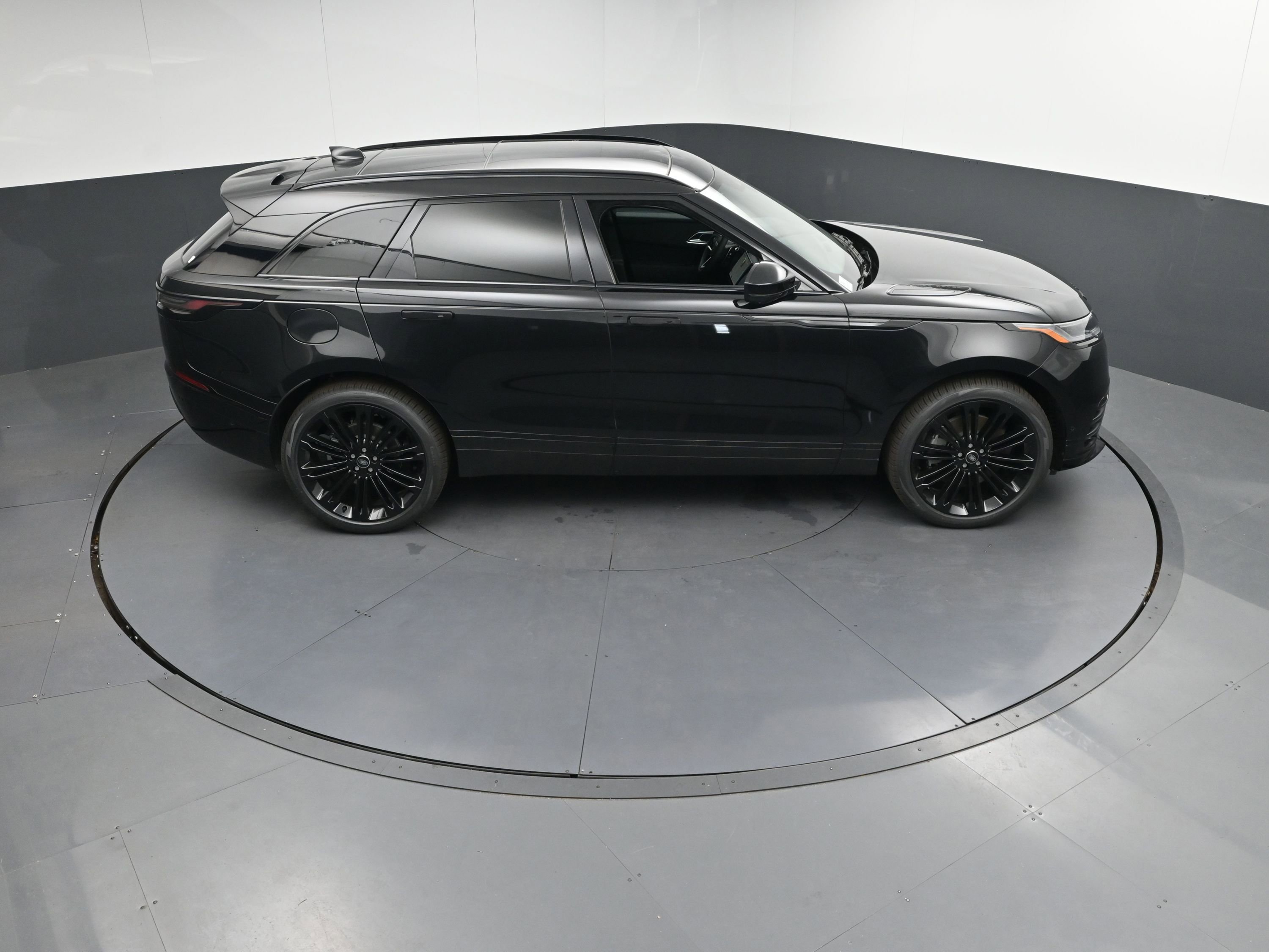 New 2026 Land Rover Range Rover Velar Dynamic SE image 34
