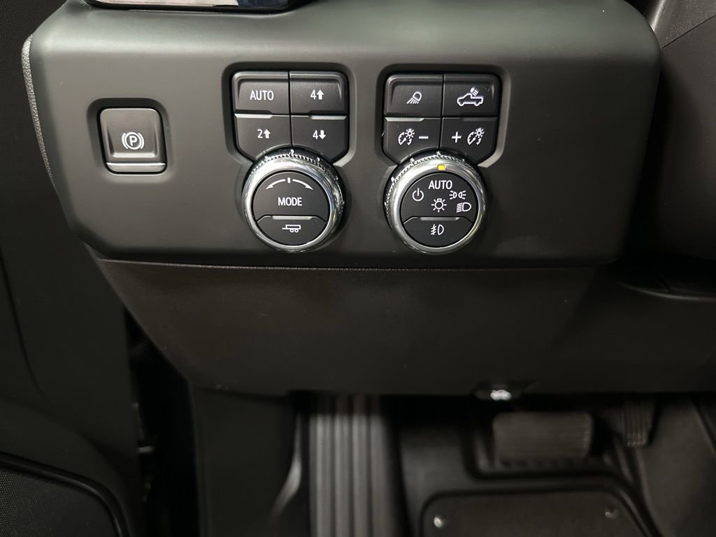 Used 2024 GMC Sierra 1500 AT4 w/ Technology Package AWD/4WD image 34