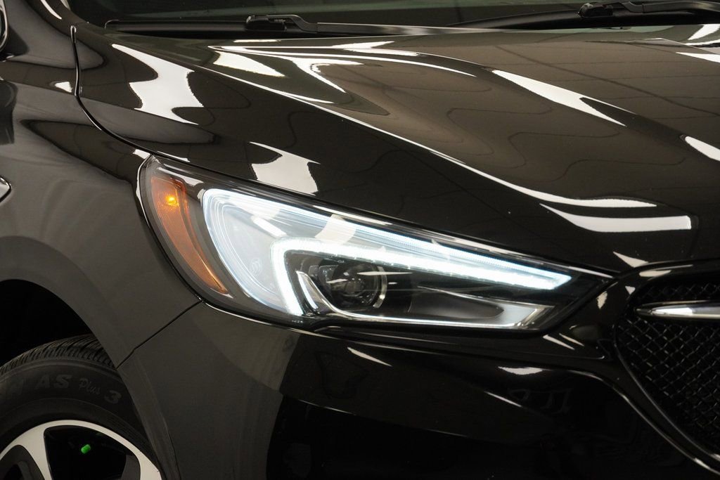 Used 2021 Buick Enclave Essence w/ Sport Touring Edition image 6