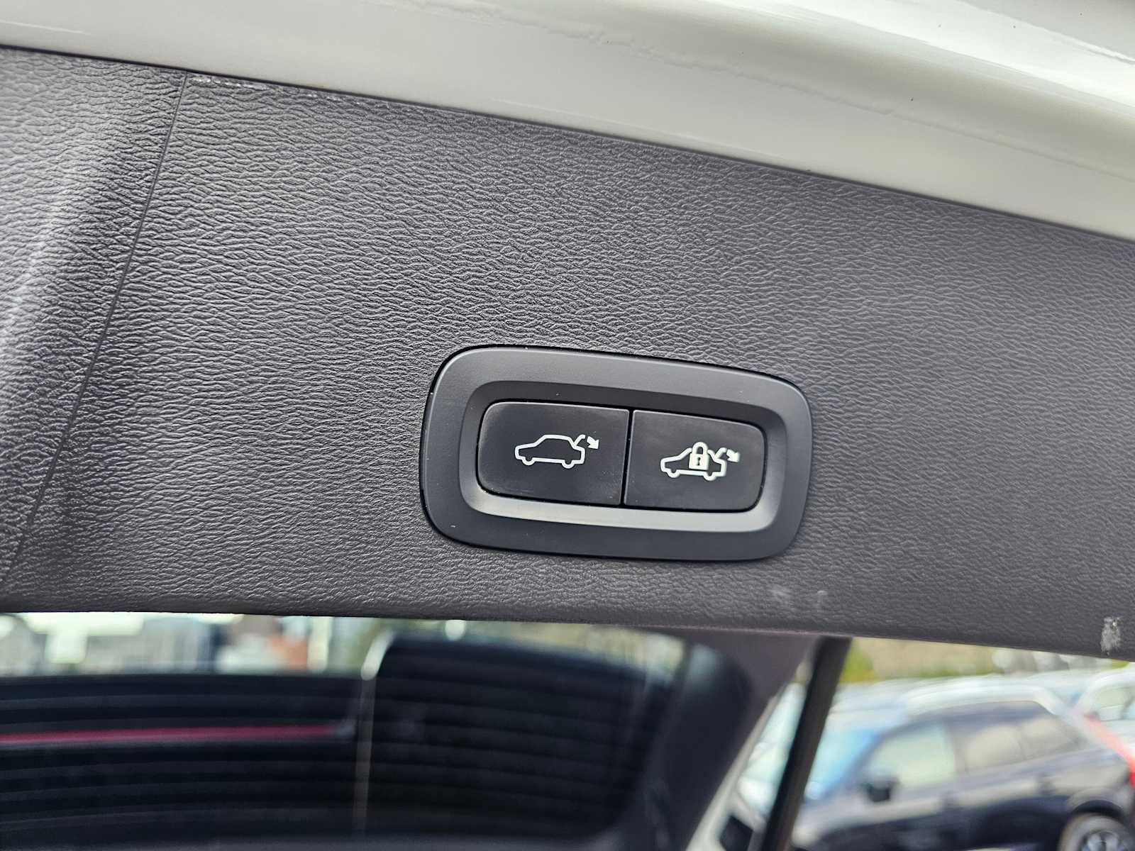 Used 2024 Volvo XC40 Recharge Ultimate w/ Protection Package Premier image 19