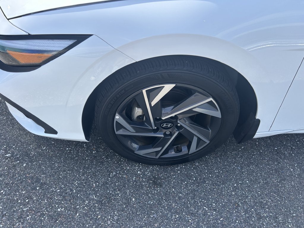 Certified 2025 Hyundai Elantra Sport FWD image 11
