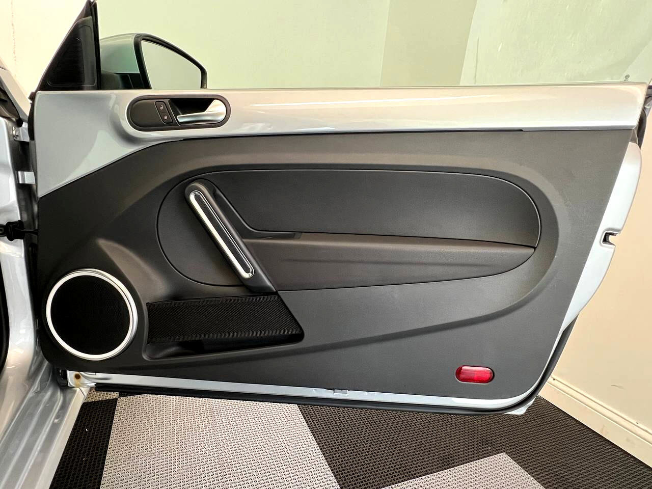 Used 2013 Volkswagen Beetle 2.5 image 10