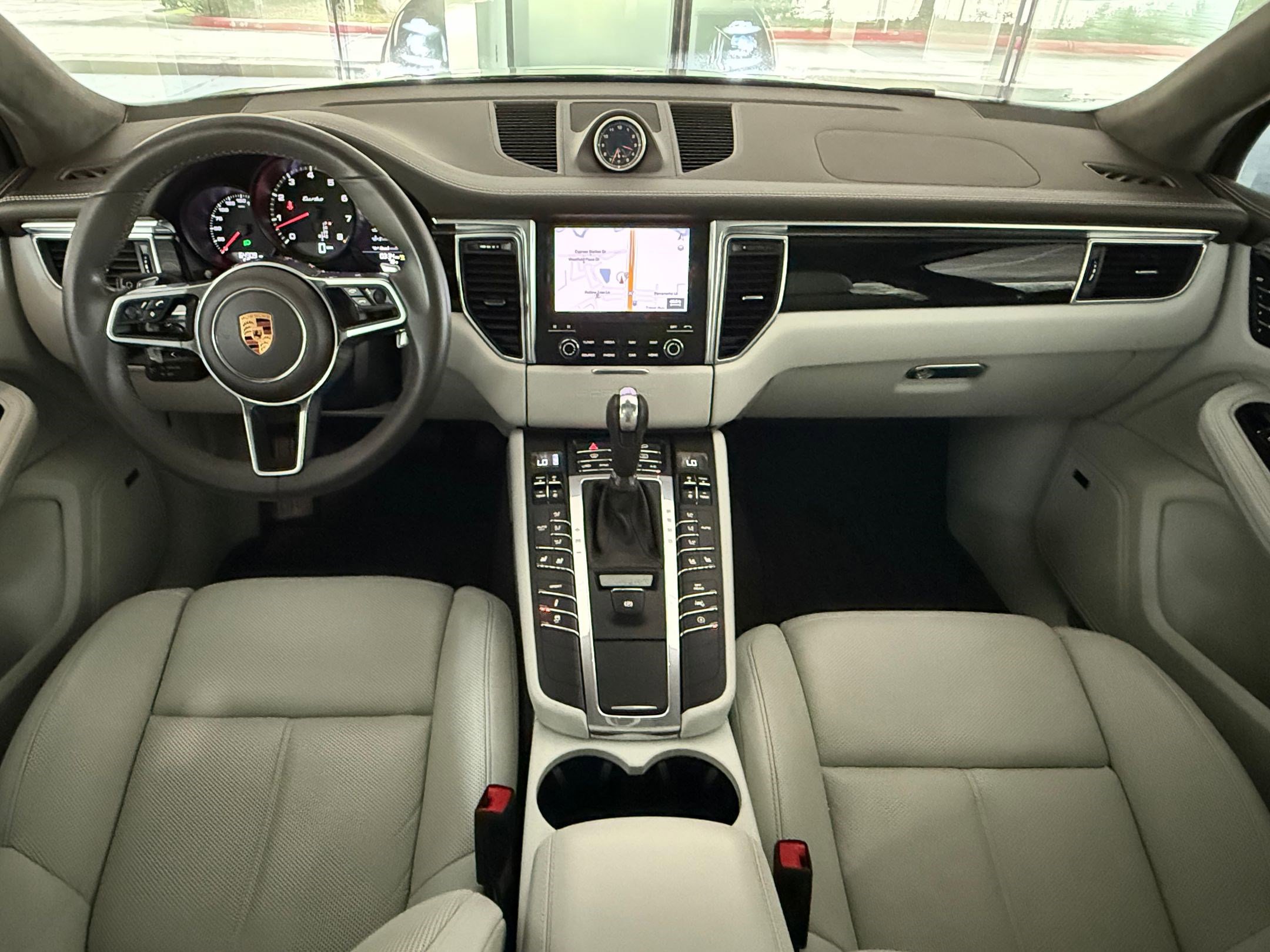 Used 2018 Porsche Macan Turbo AWD/4WD image 15