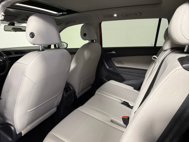 Used 2018 Volkswagen Tiguan SE w/ Panoramic Sunroof Package FWD image 39