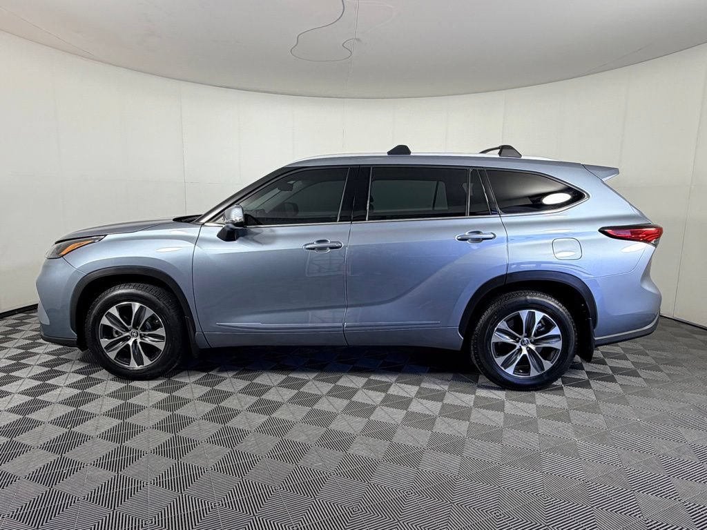 Used 2022 Toyota Highlander XLE FWD image 9