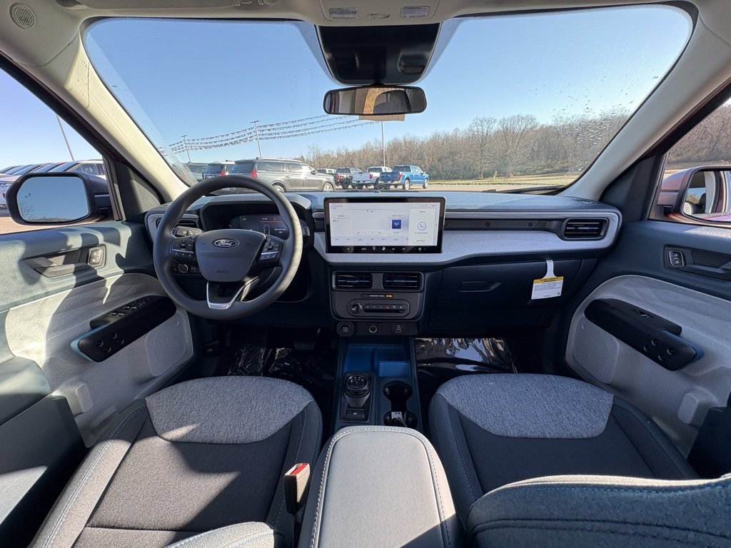 New 2025 Ford Maverick XLT image 28