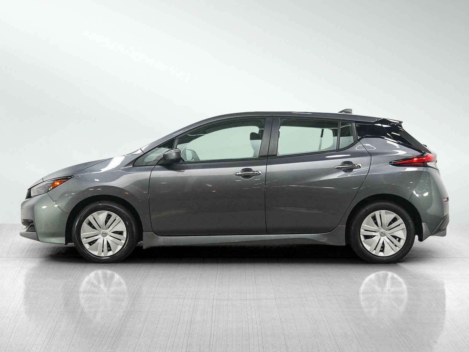 Used 2025 Nissan Leaf S FWD image 2