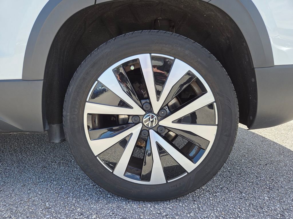 Used 2023 Volkswagen Taos SE image 16