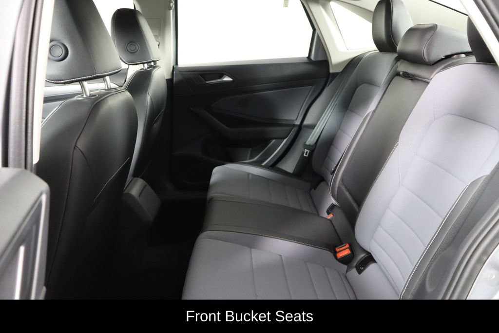Used 2025 Volkswagen Jetta SE image 15