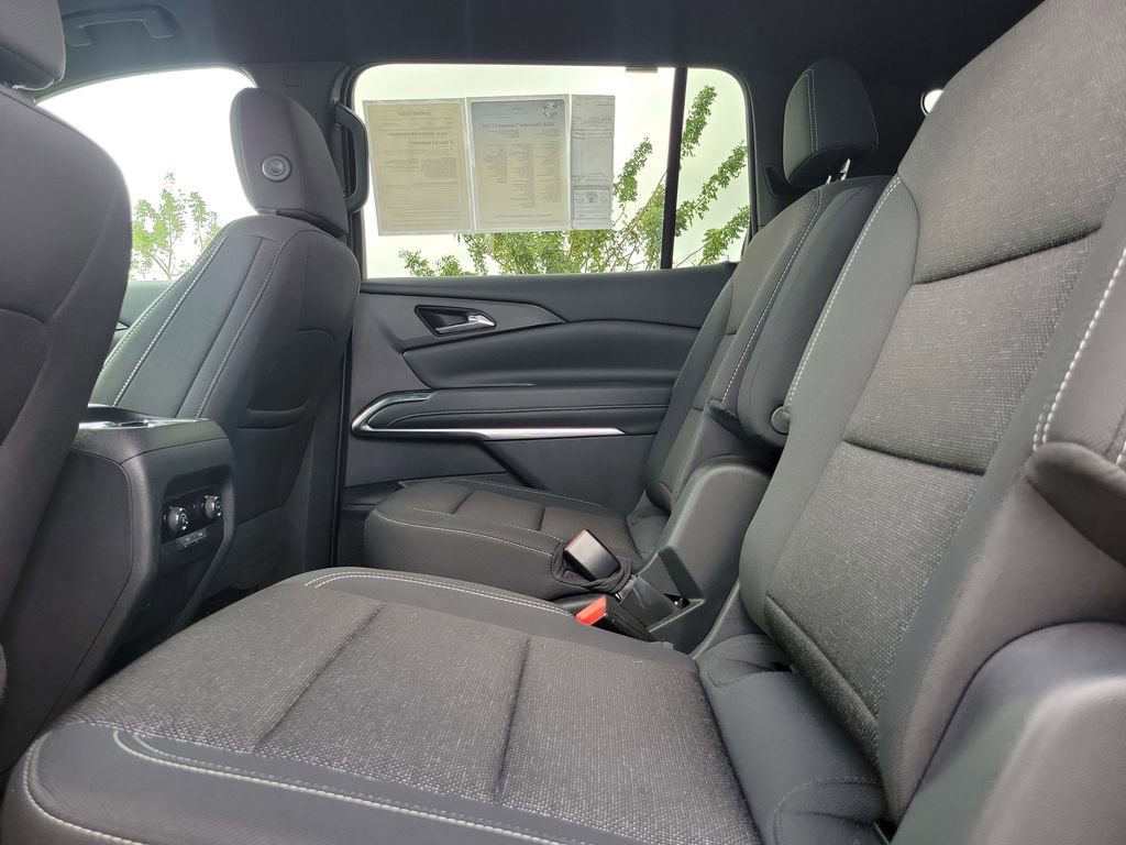 Used 2025 Chevrolet Traverse LT image 13