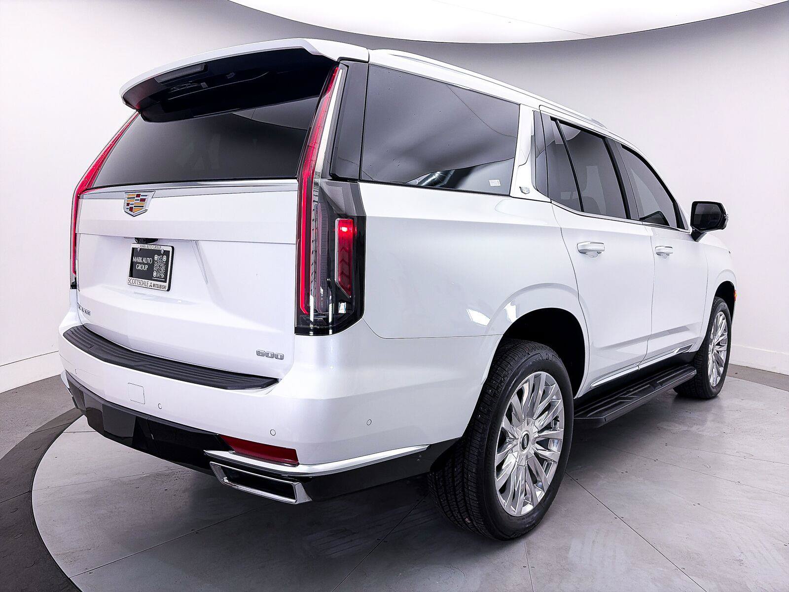 Used 2024 Cadillac Escalade Premium Luxury AWD/4WD image 16