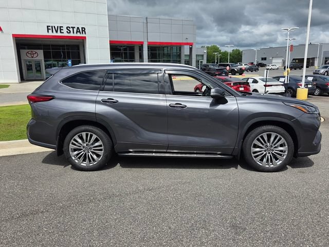 Used 2023 Toyota Highlander Platinum FWD image 14