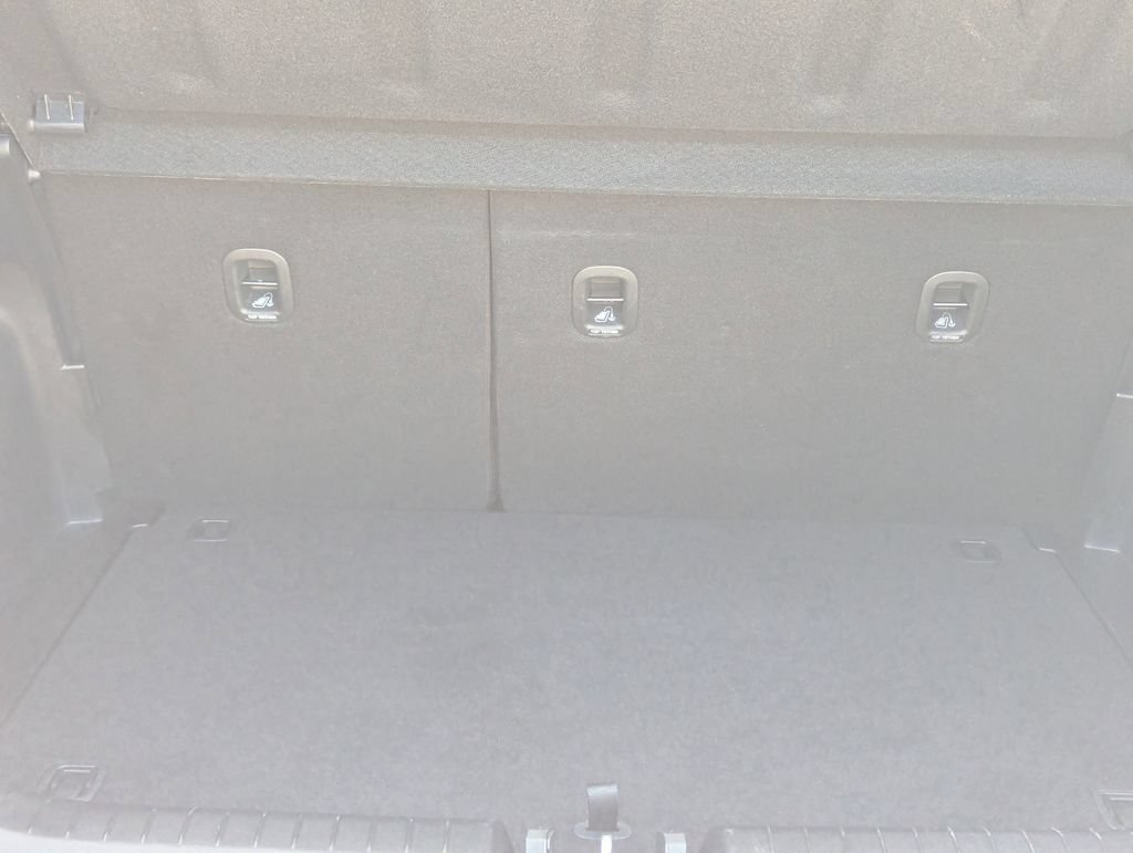 Used 2025 Hyundai Venue SEL FWD image 29