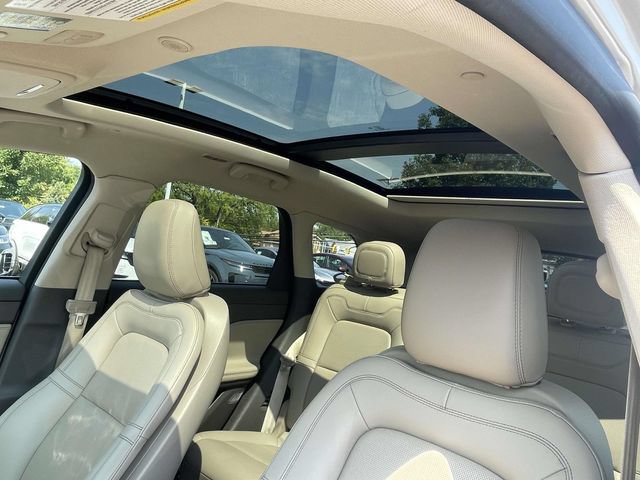 Used 2022 Lincoln Corsair AWD w/ Premium Package image 11
