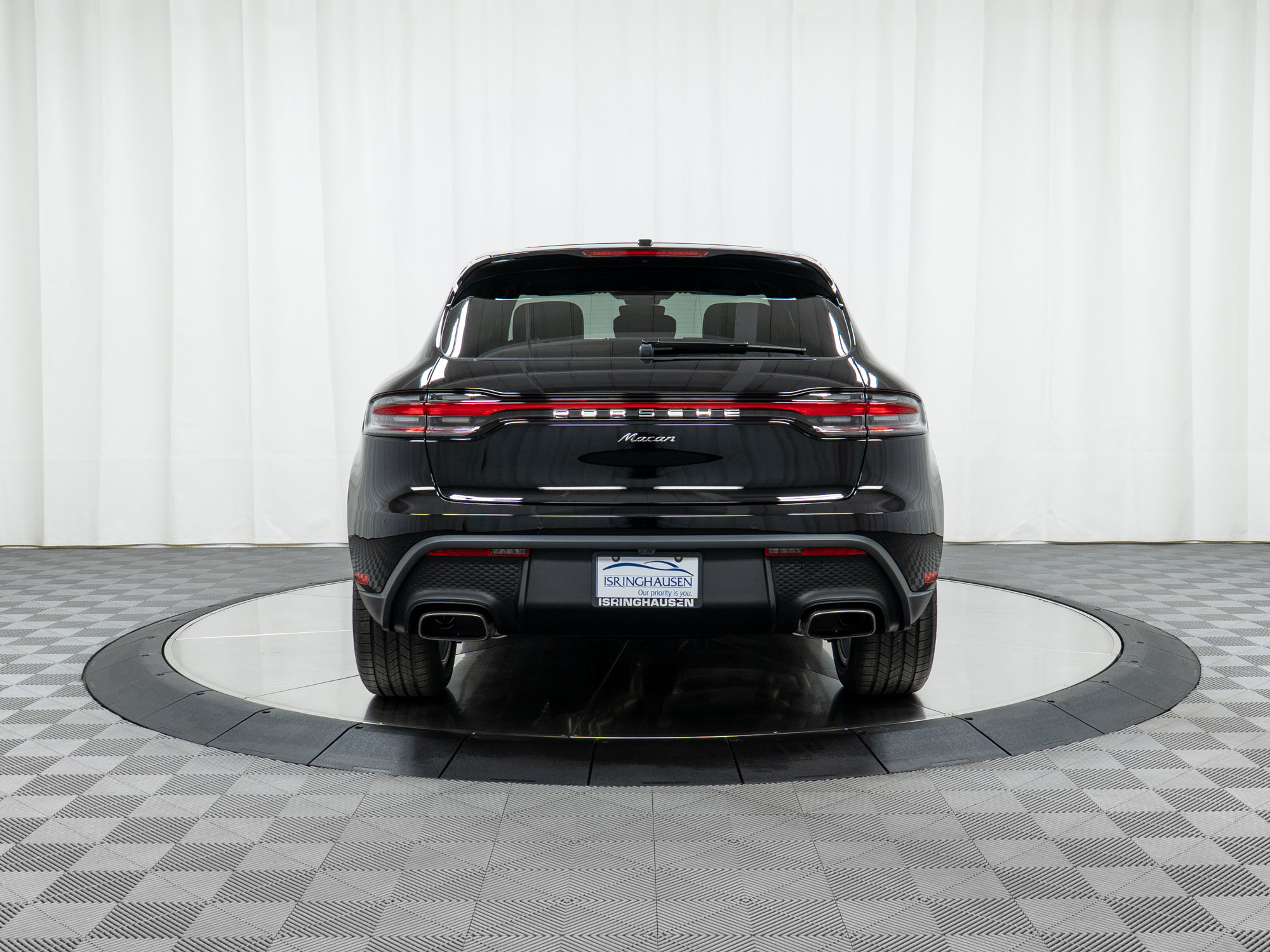 Certified 2025 Porsche Macan AWD/4WD image 6