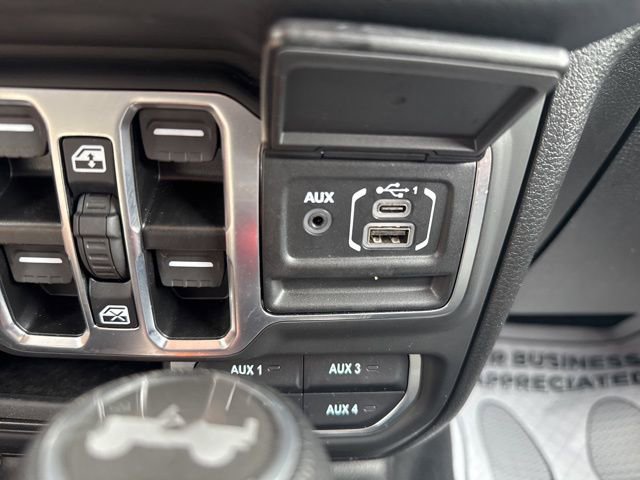 Used 2025 Jeep Wrangler Unlimited Sahara AWD/4WD image 25