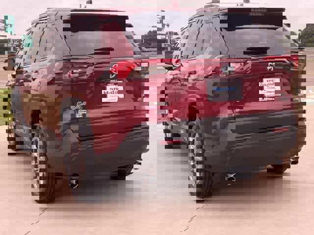 Used 2024 Toyota RAV4 XLE w/ Convenience Package image 5