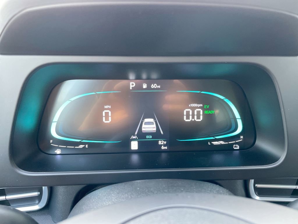 Used 2025 Hyundai Elantra Blue image 41