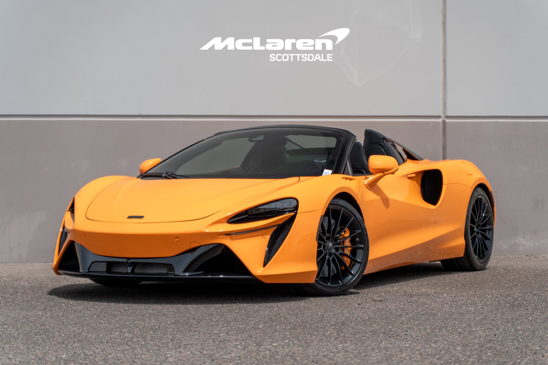 Used 2026 McLaren Artura Spider RWD image 2