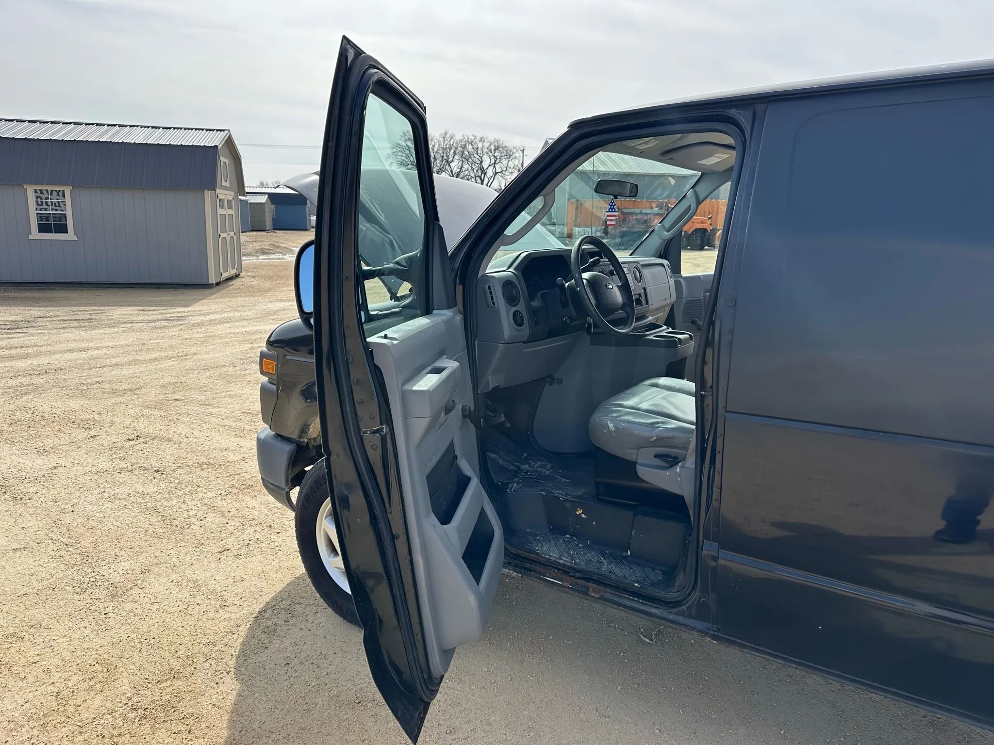 Used 2013 Ford E-350 and Econoline 350 Extended Super Duty RWD image 9