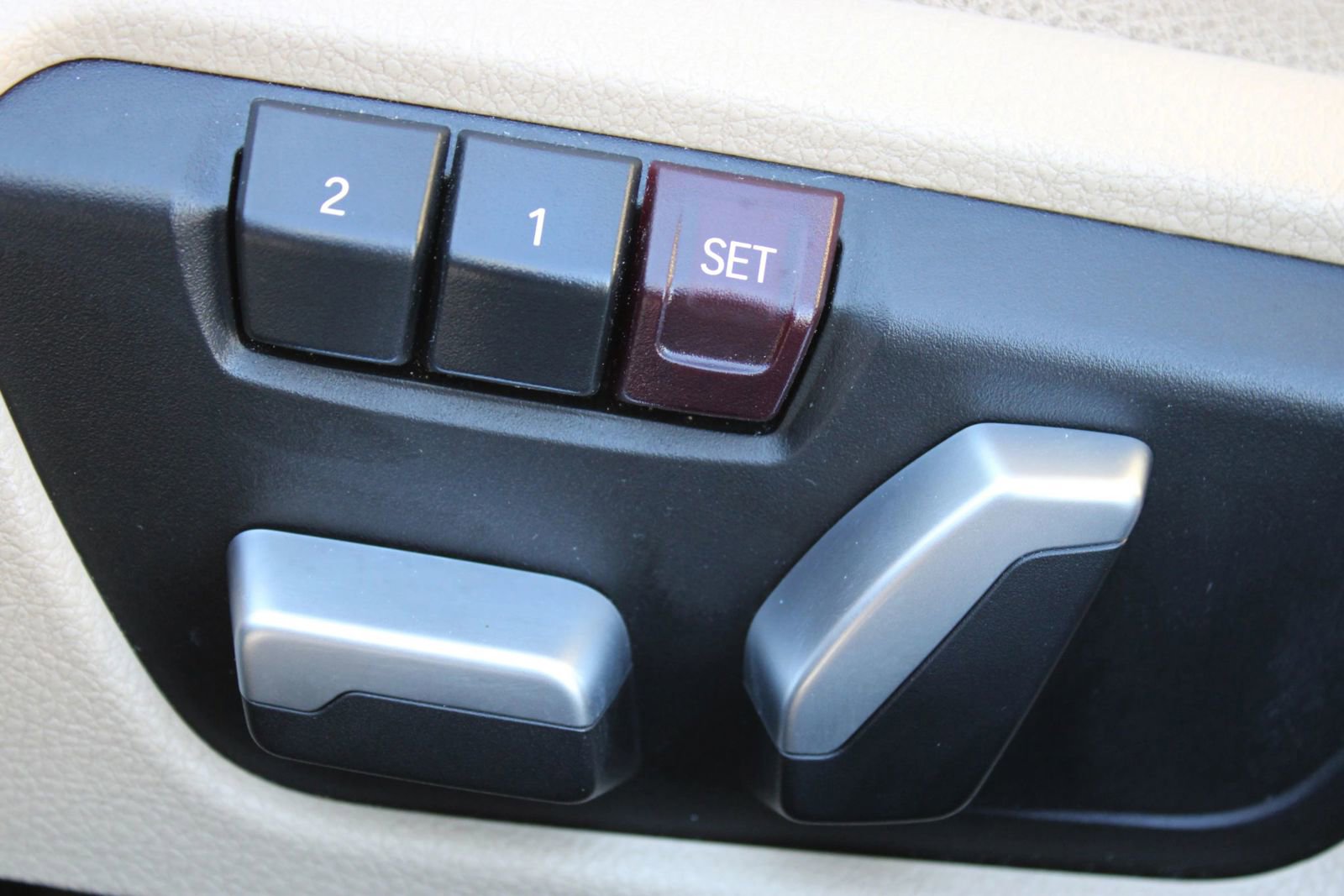 Used 2018 BMW 320i Sedan RWD image 5