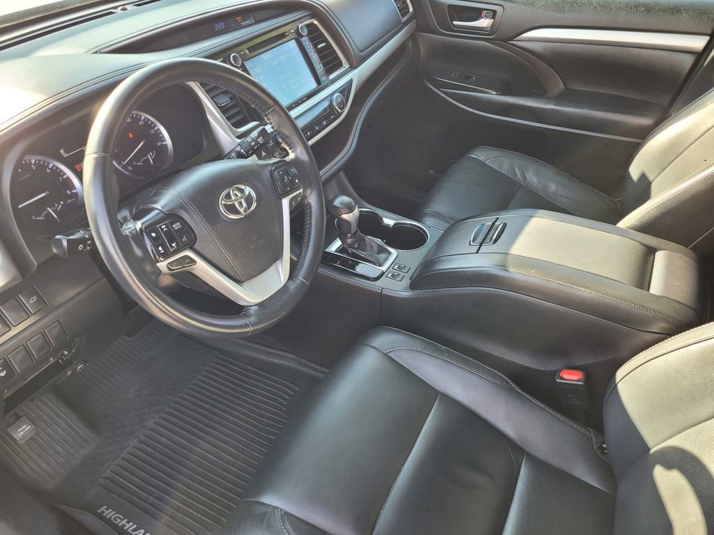 Used 2018 Toyota Highlander XLE image 10