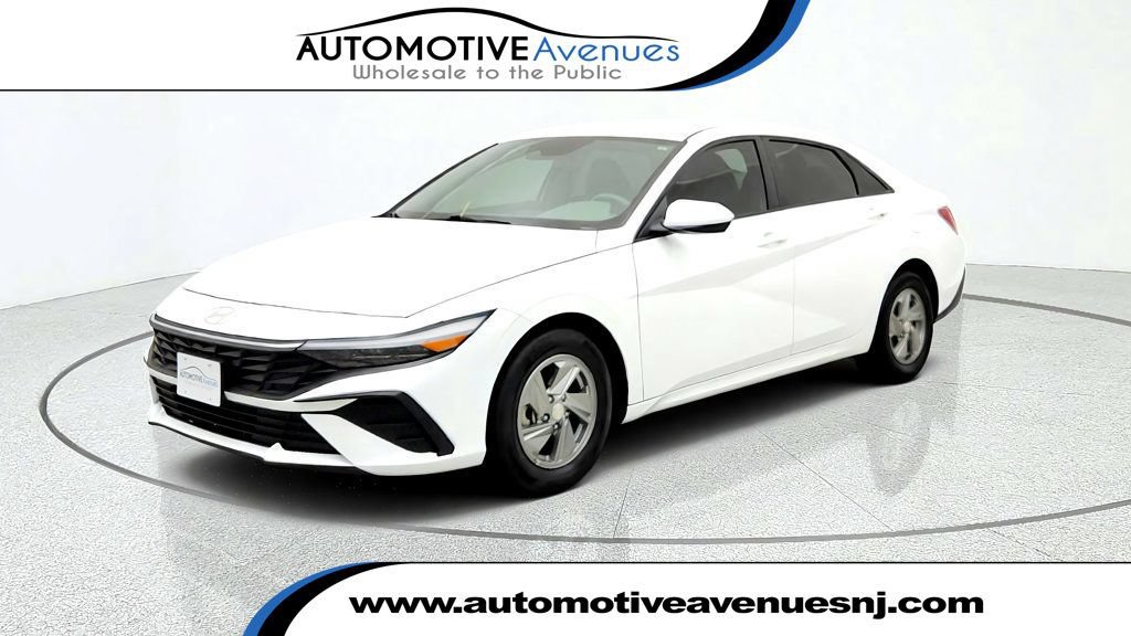 Used 2024 Hyundai Elantra SE