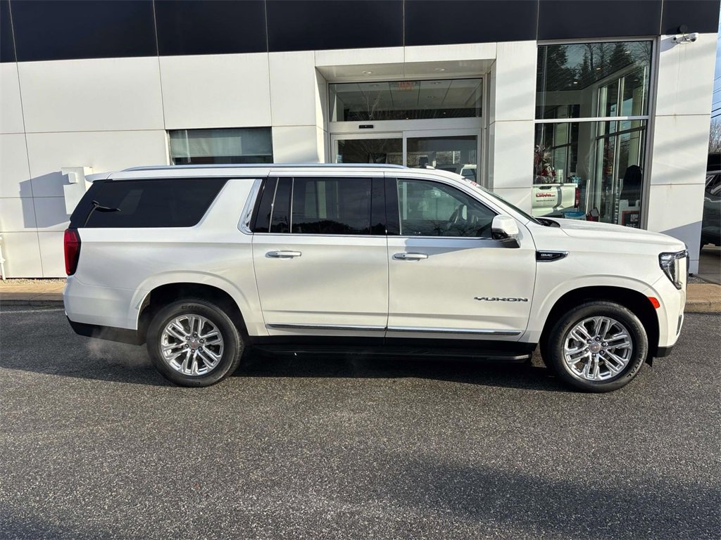 Used 2023 GMC Yukon XL SLT w/ SLT Luxury Package image 2