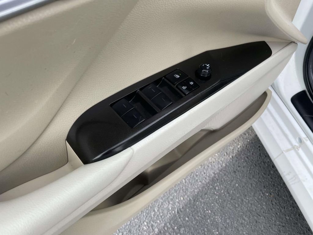 Used 2024 Toyota Camry LE image 28