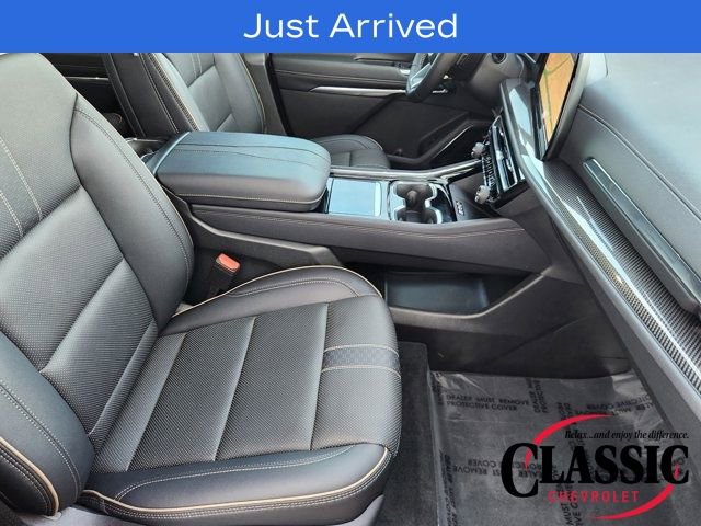 Used 2025 Chevrolet Traverse High Country image 29