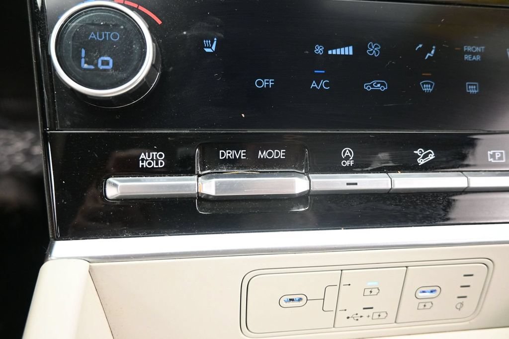 Used 2025 Hyundai Santa Fe SEL FWD image 30